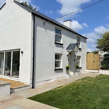 Charming Cottage Close To M4 Bridgend 布里真德 外观 照片